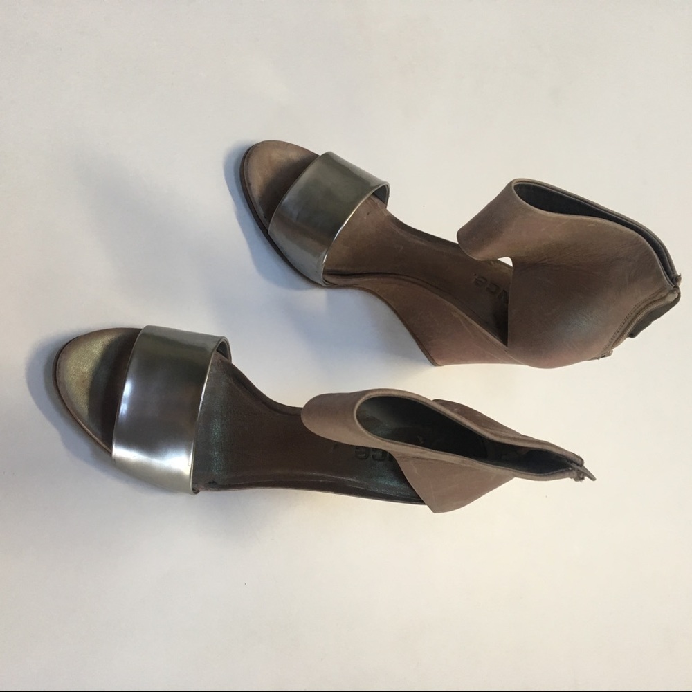 Vince super sleek beautiful wedge